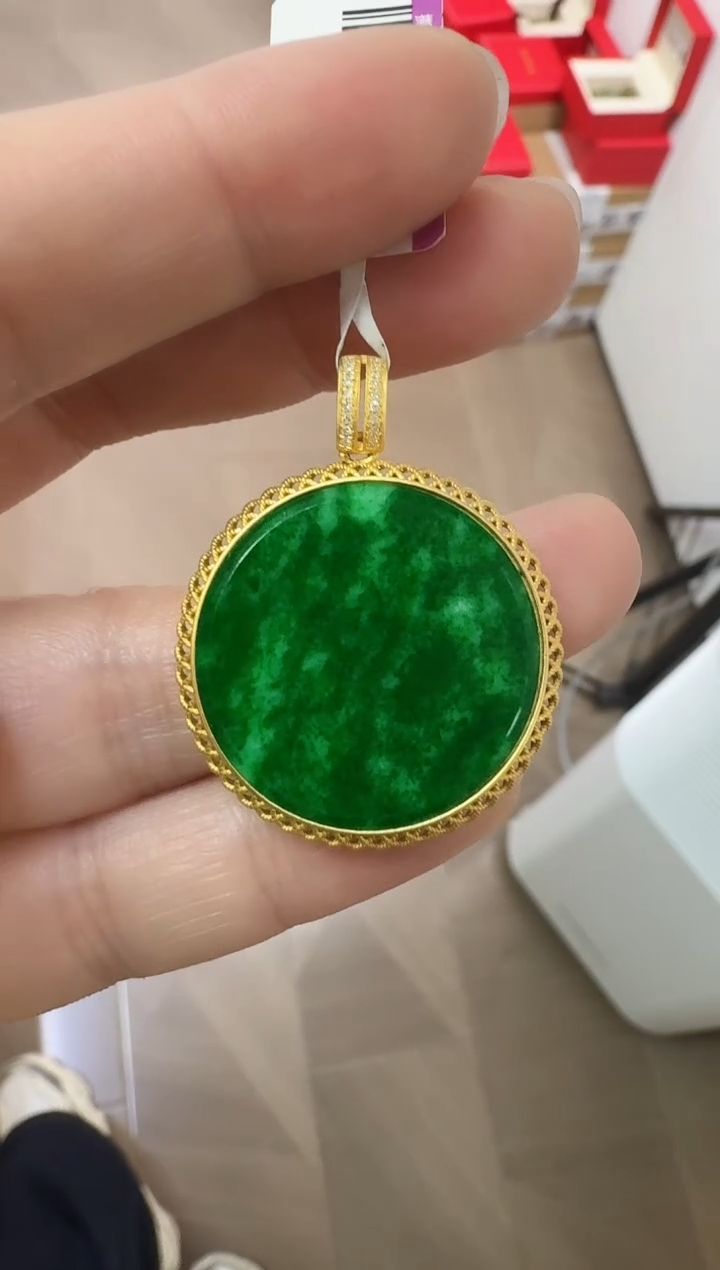 【闪购商品】翡翠颈饰18K金镶嵌w圆牌吊坠