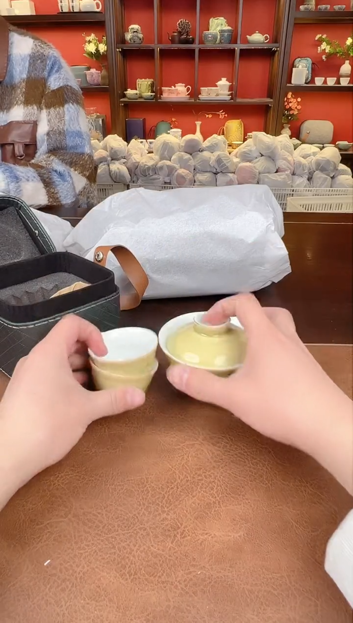 【闪购商品】菊花黄盖碗1111111111111