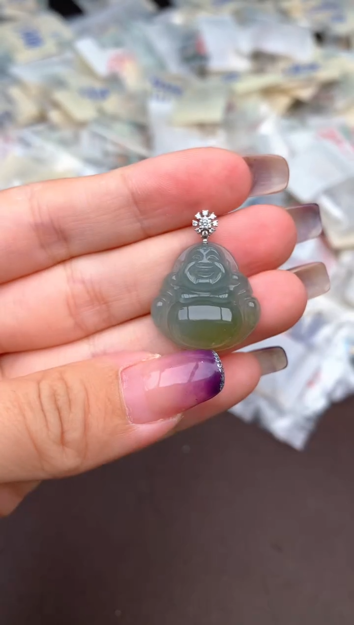 18K金镶嵌挂件翡翠一