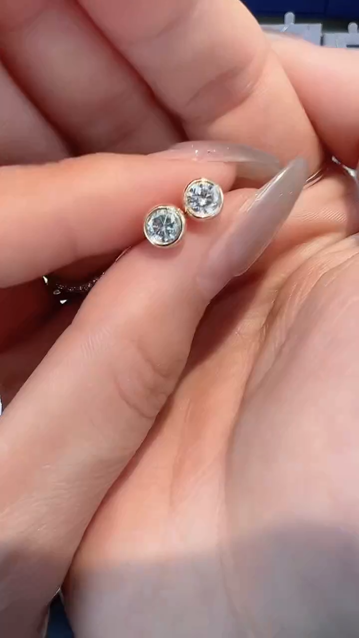 【闪购商品】钻石耳饰18K金镶嵌耳钉多样性发一