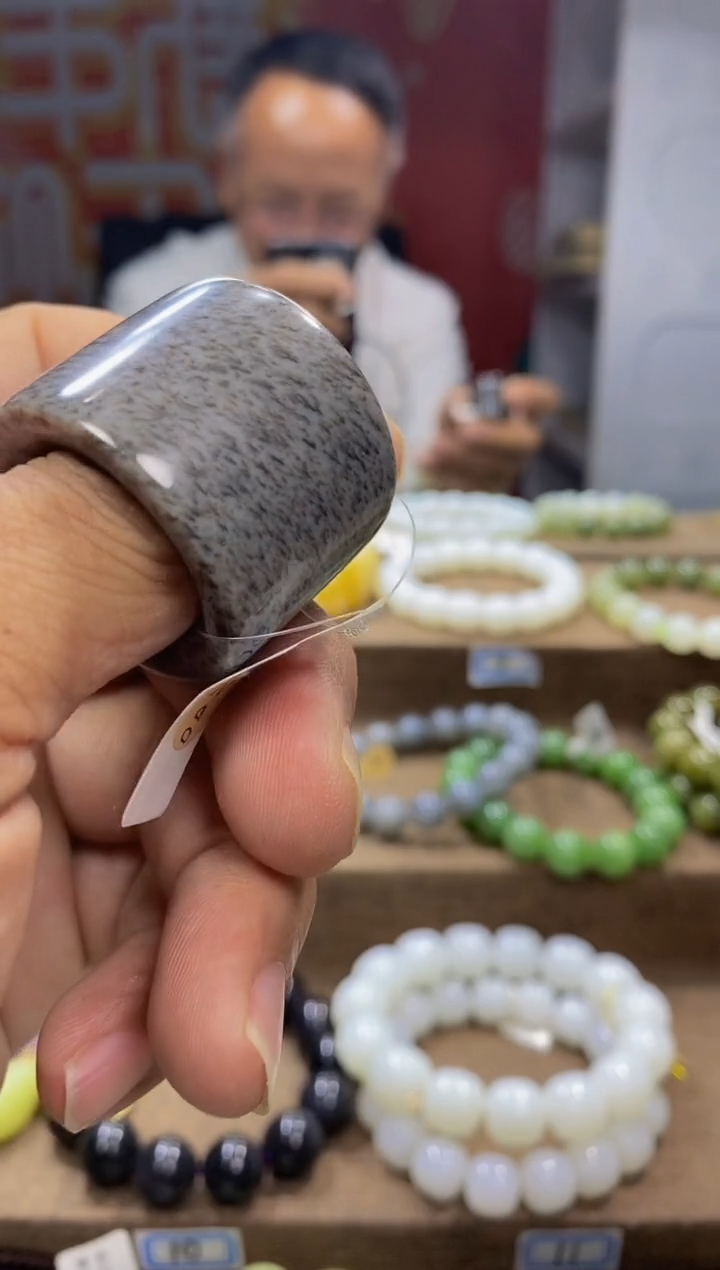 和田玉戒指未镶嵌，