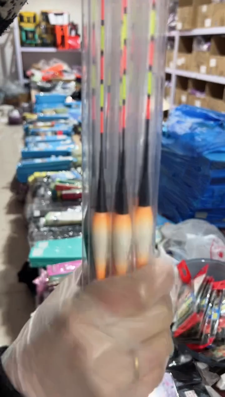 咬钩变色硬尾 1.5 1.8 2.0 2.3 2.8 3.0 4.0 发3支 备注克数