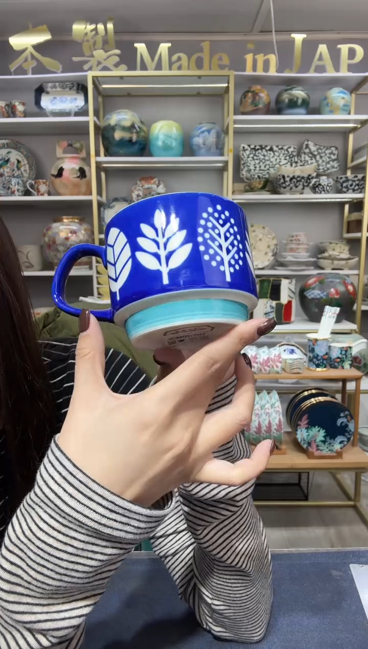 陶瓷井泽早餐杯一只装蓝色