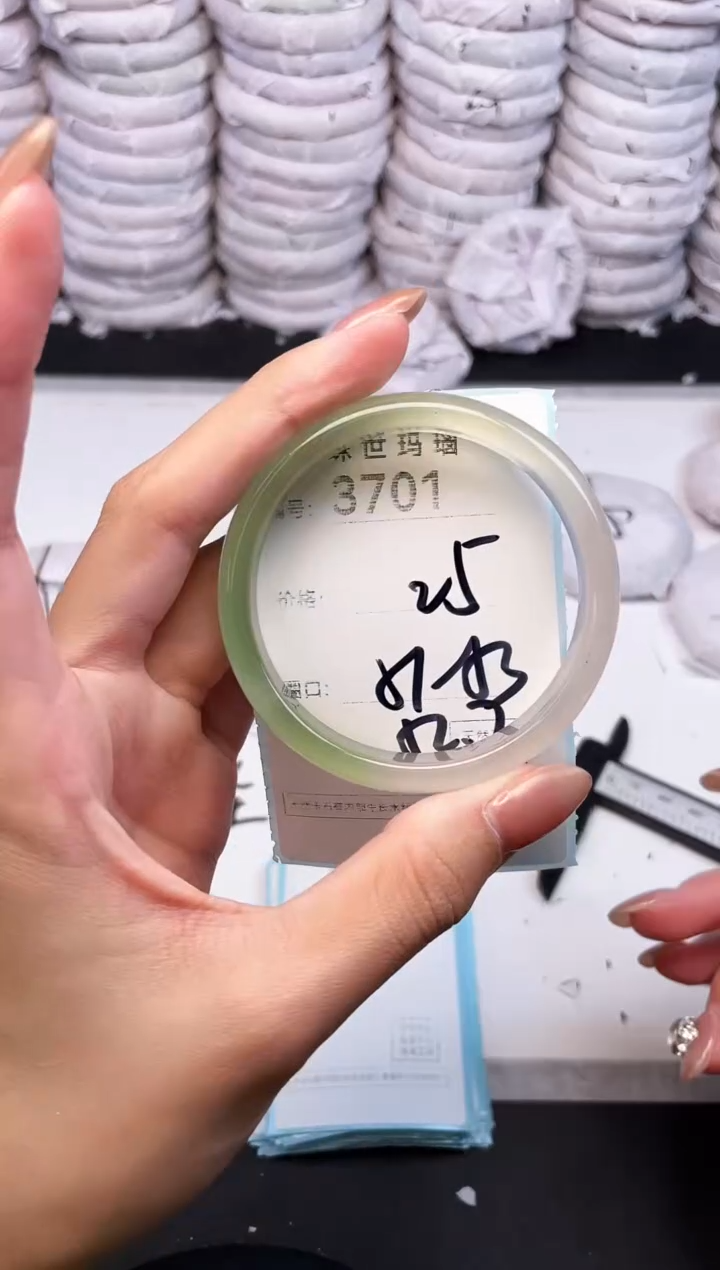 手镯玛瑙/玉髓未镶嵌3701