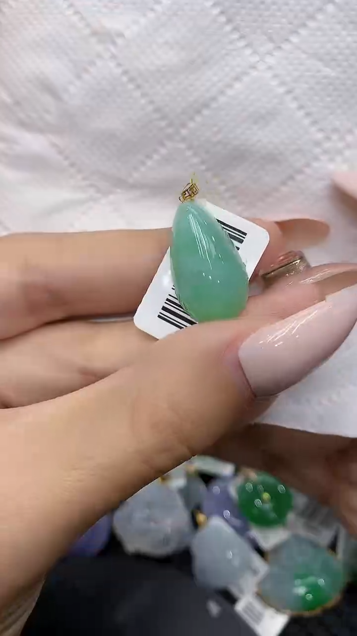 颈饰18K金镶嵌翡翠111111111111