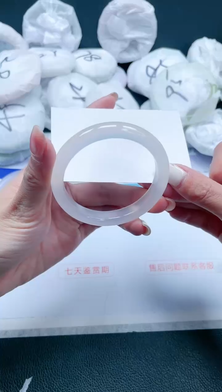 【闪购商品】石英质玉手镯未镶嵌15J228-54