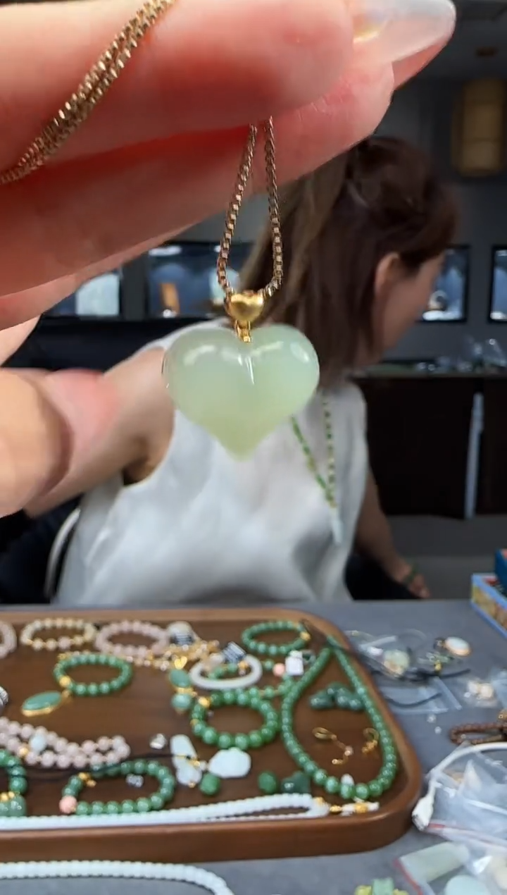 和田玉18K金镶嵌吊坠(不含链)1