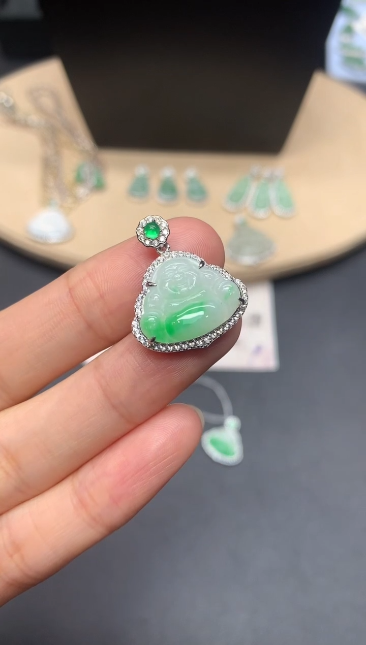 【闪购商品】翡翠吊坠(不含链)银S925镶嵌佛公【无服务费】