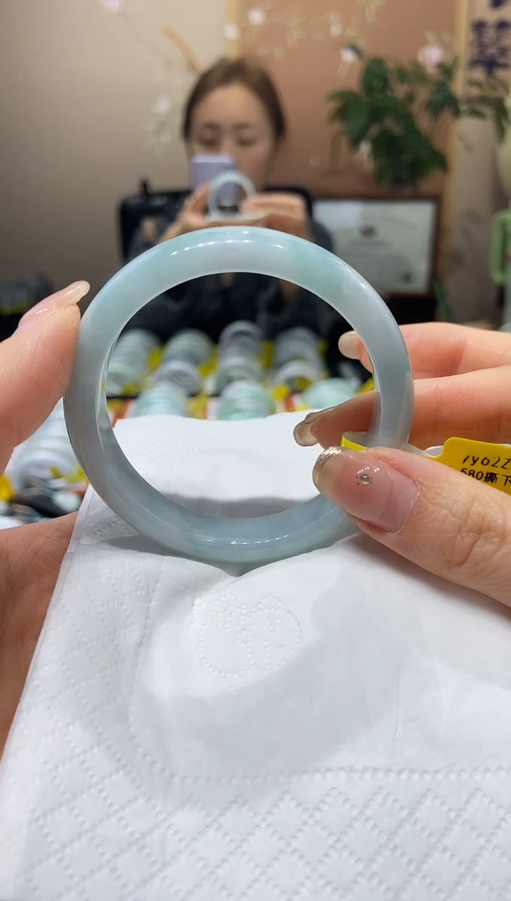 【闪购商品】翡翠手镯未镶嵌54.6圈口