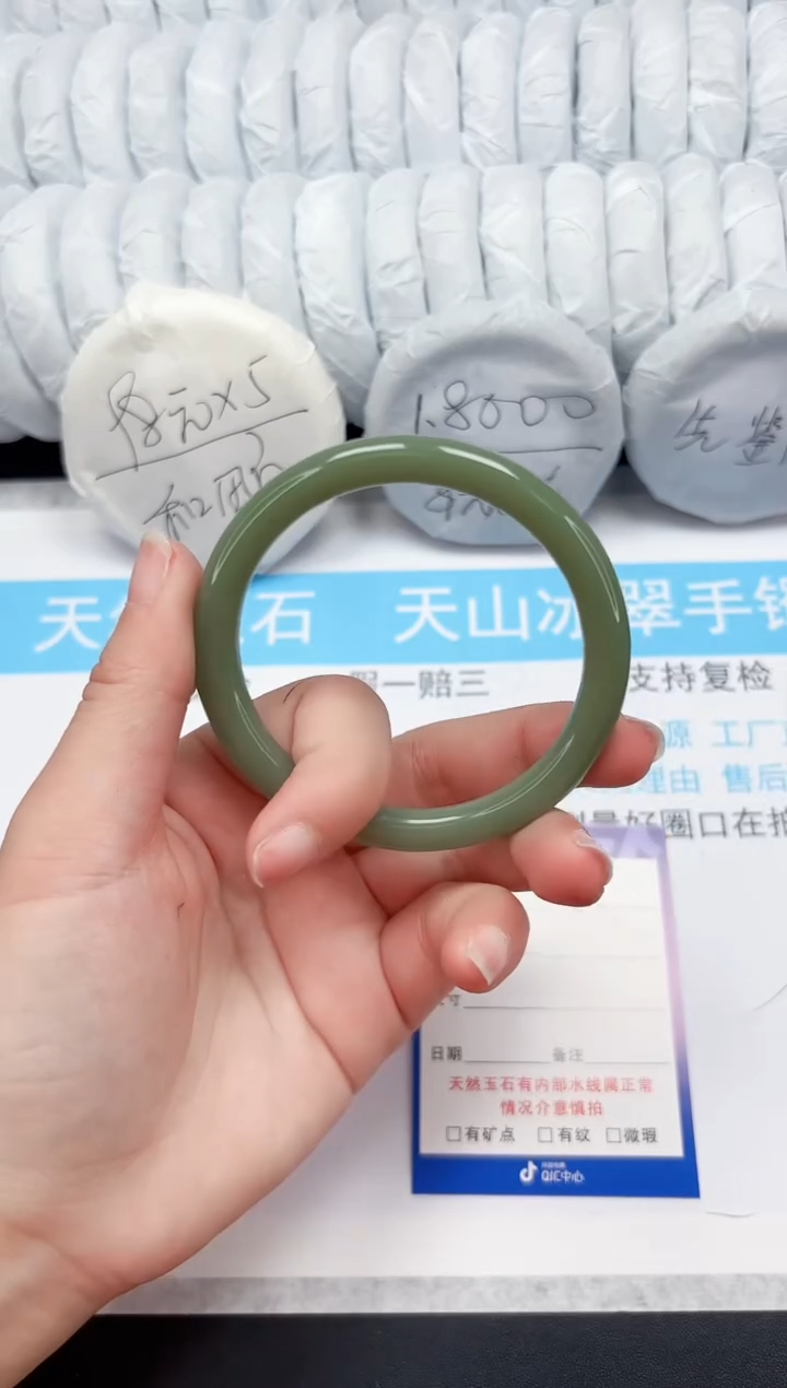 【闪购商品】石英质玉手镯未镶嵌56-61