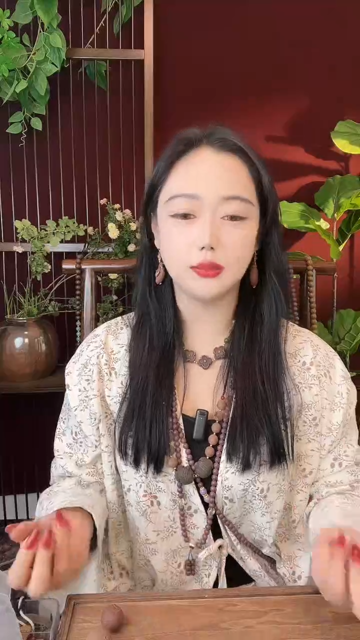 珠串古龙涎四颗珠子瑕疵