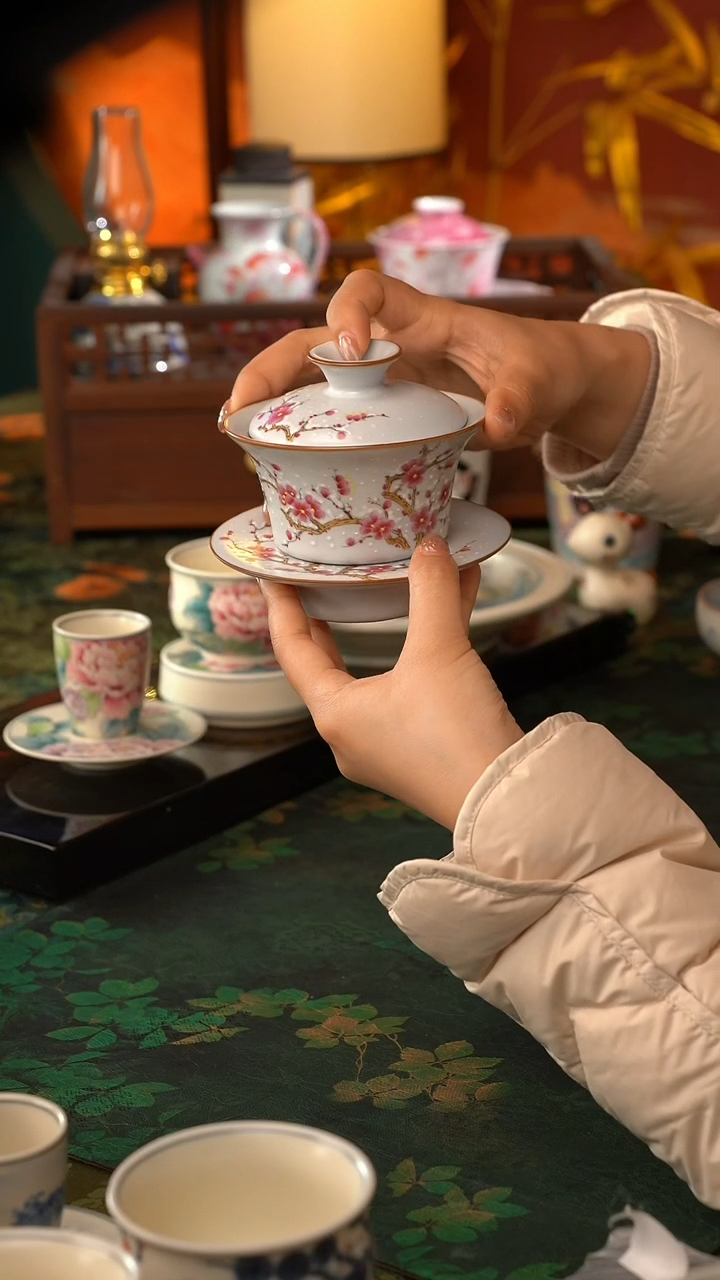 【闪购商品】初六分享好物@@傲雪红梅盖碗