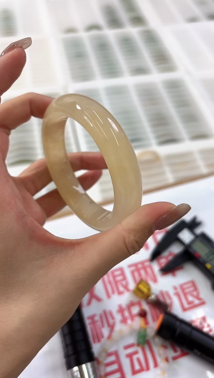 未镶嵌手镯石英质玉256-58HU