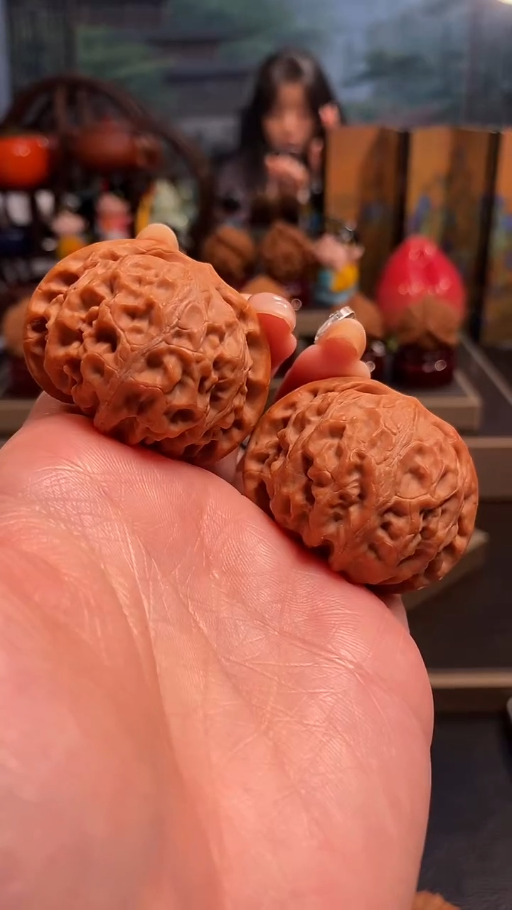 【闪购商品】文玩核桃把件H 467宫灯42尺