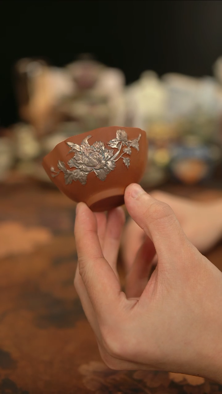 摩吉陶陶闪拍链接 紫砂绘银杯