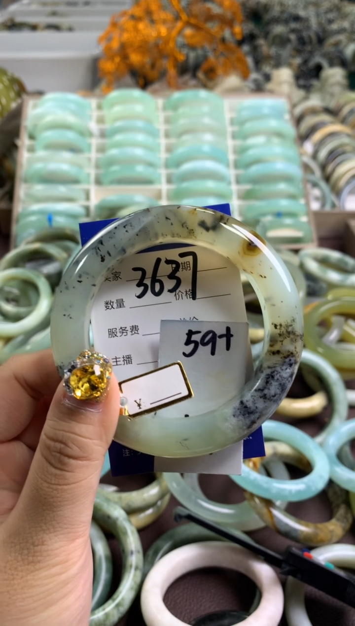 【闪购商品】蛇纹石玉手镯未镶嵌3637
