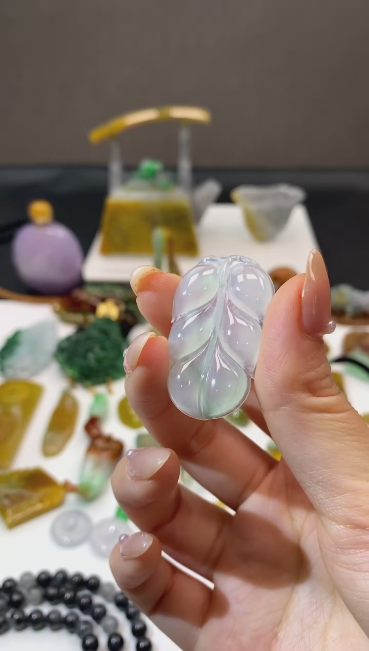 翡翠未镶嵌颈饰翡翠叶子
