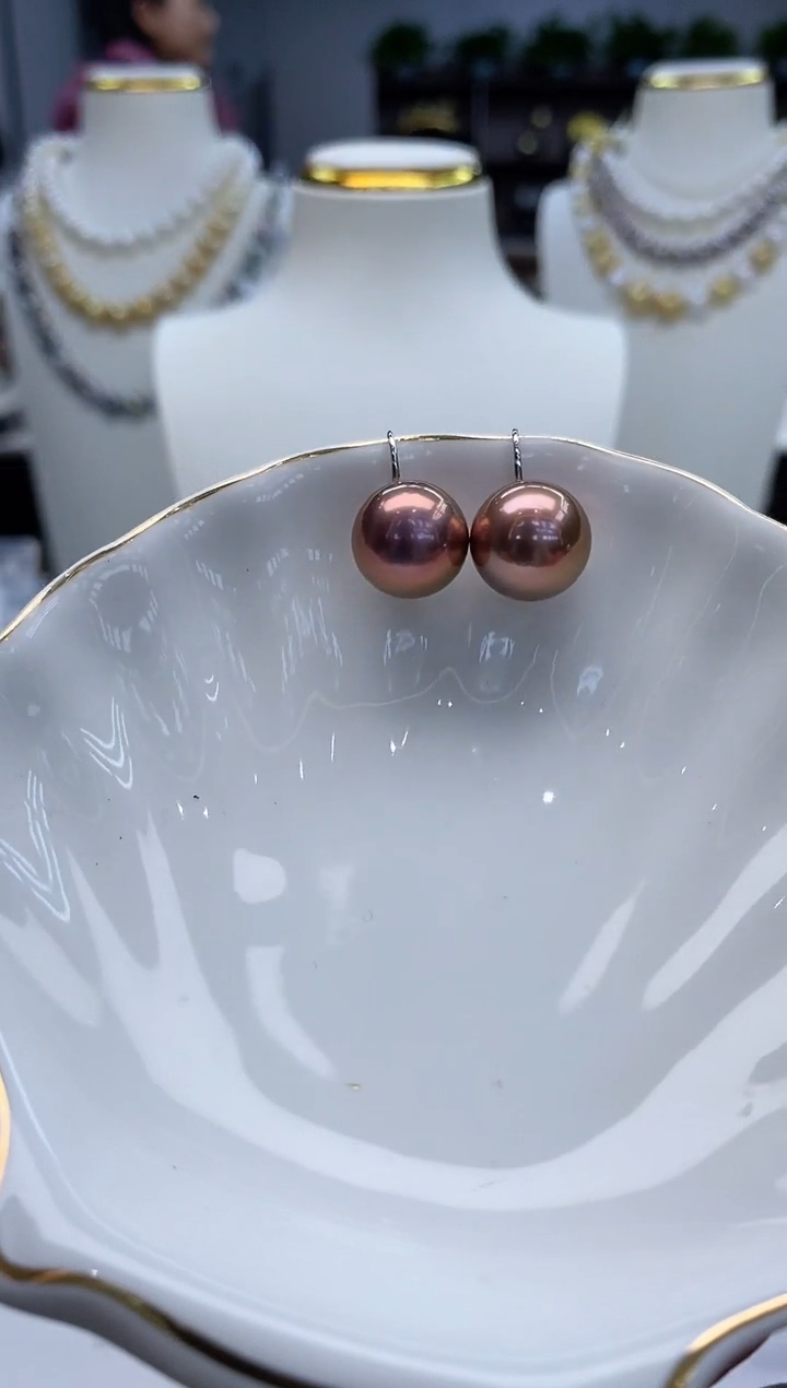 【闪购商品】淡水珍珠耳饰18K金镶嵌淡水高跟鞋牛油果