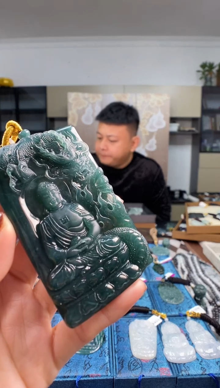 颈饰未镶嵌翡翠陳*學  多样性发其一