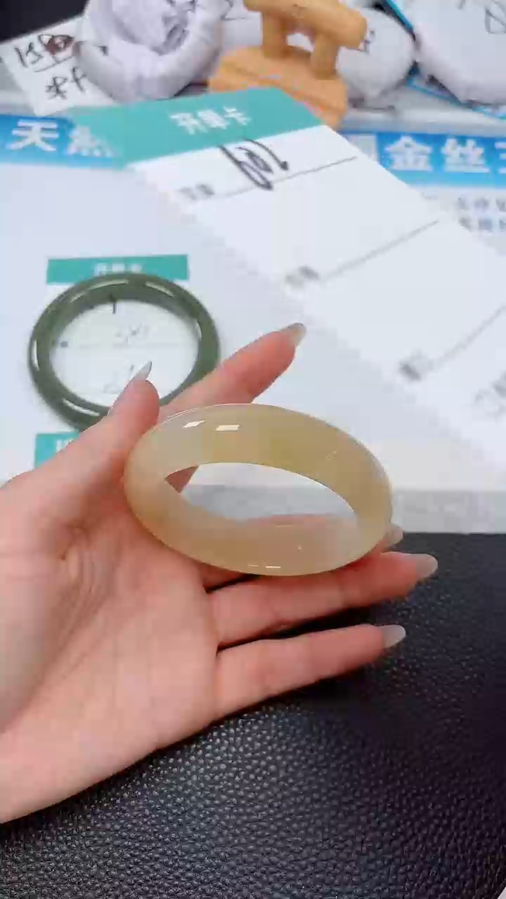 【闪购商品】石英质玉手镯未镶嵌602