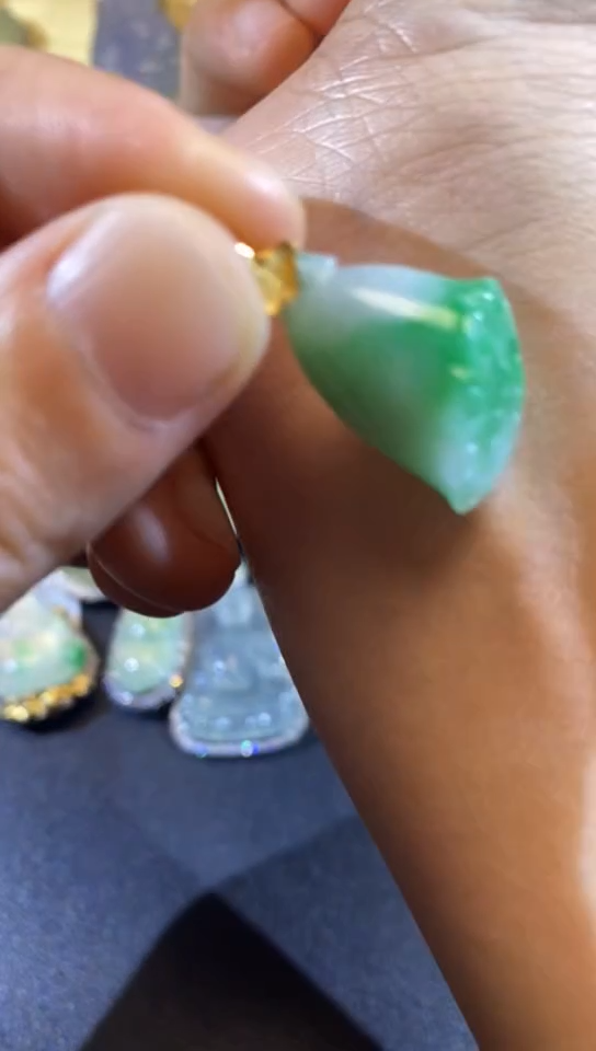 【闪购商品】翡翠吊坠(不含链)18K金镶嵌缅甸天然A货翡翠