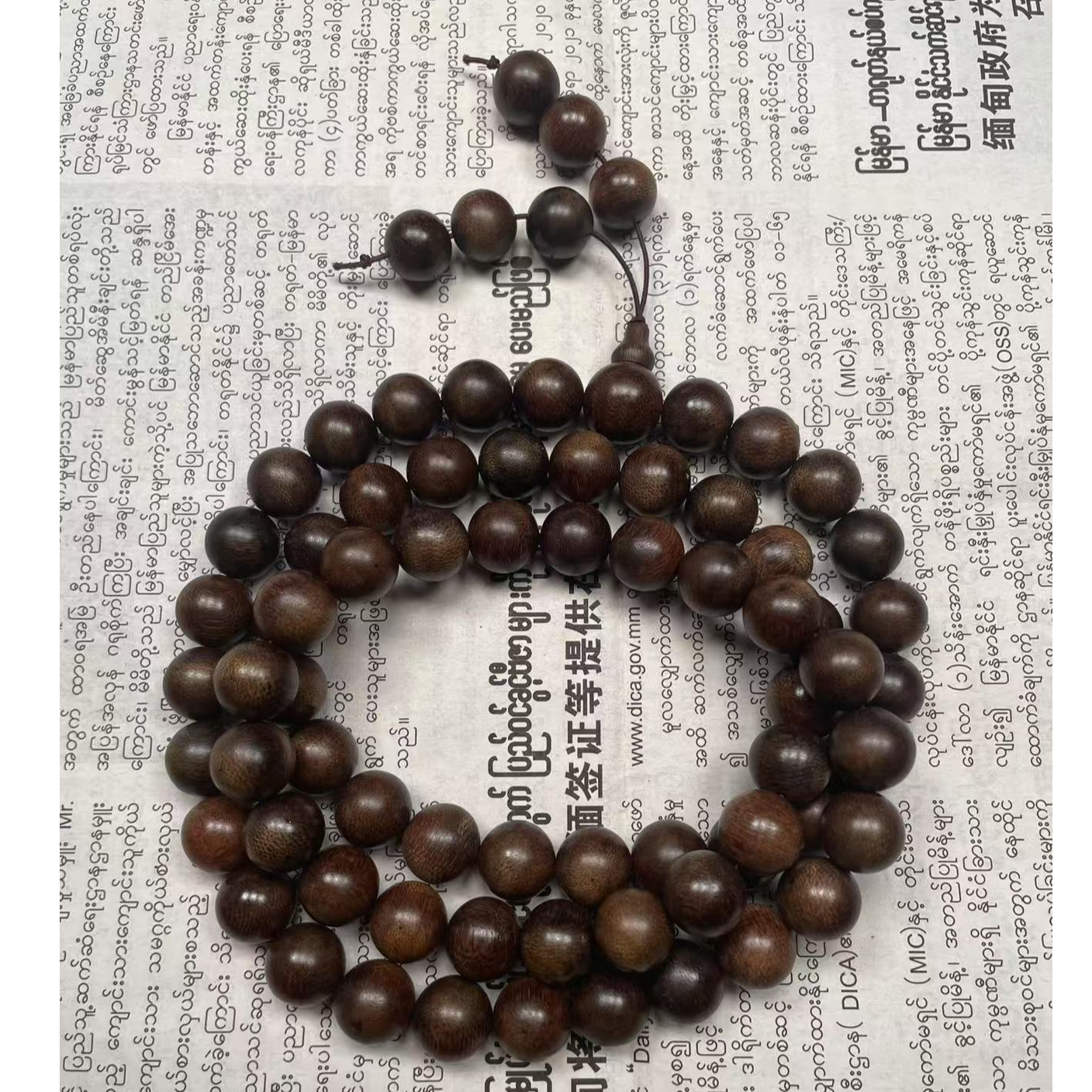 DS8H180-1.2×68沉香多圈手串