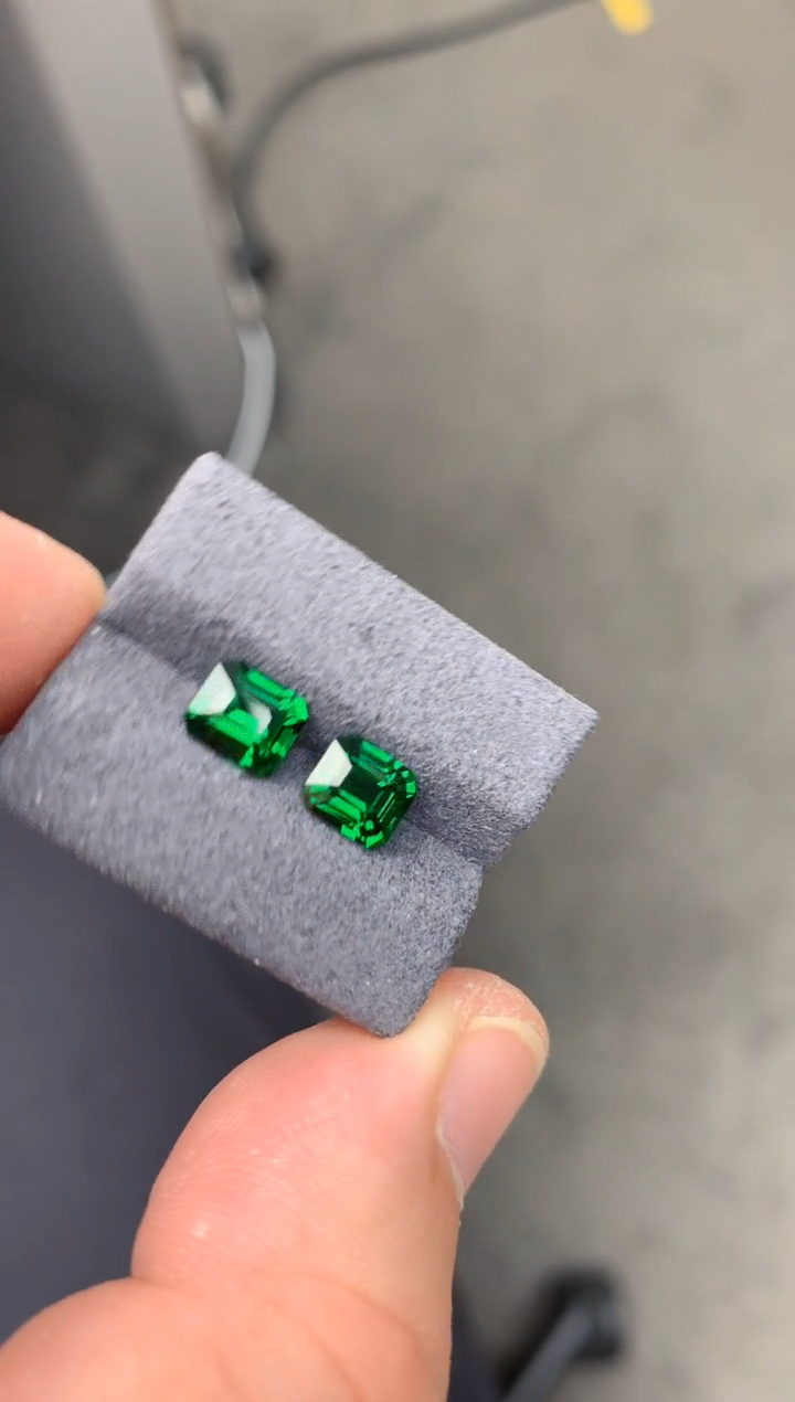 【闪购商品】石榴石裸石未镶嵌2.3ct    沙弗莱配对