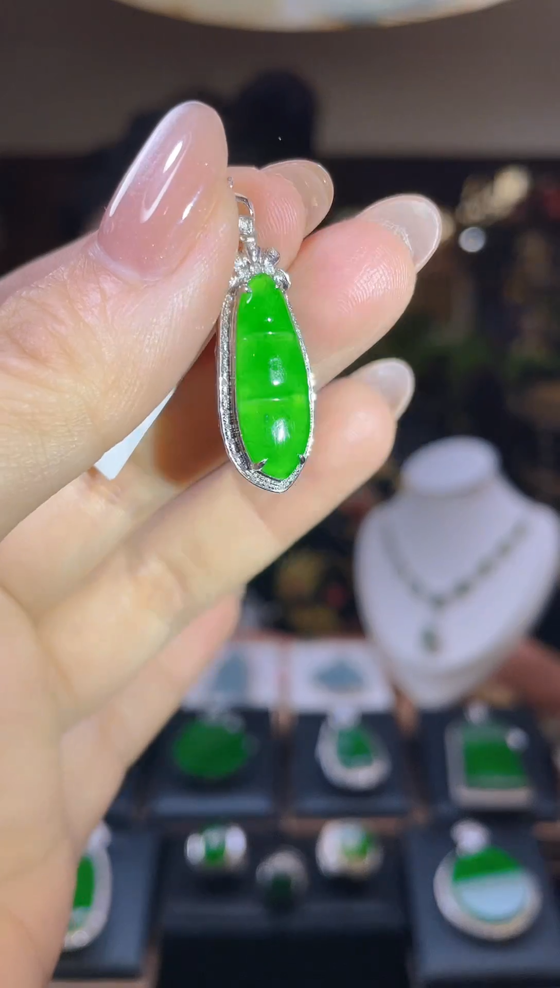 【闪购商品】翡翠吊坠(不含链)18K金镶嵌翡翠吊坠