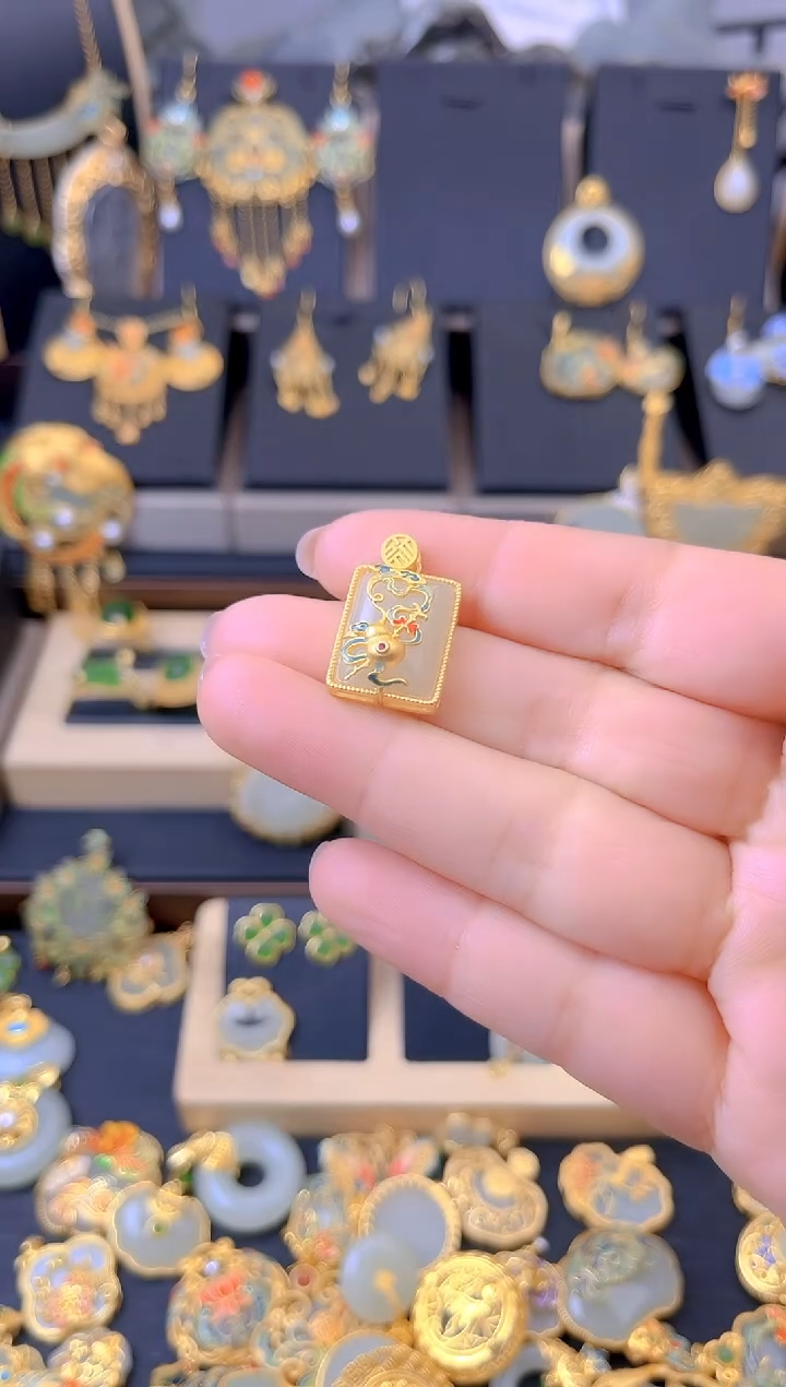 【闪购商品】和田玉吊坠银S925镀金镶嵌福字葫芦无事牌吊坠