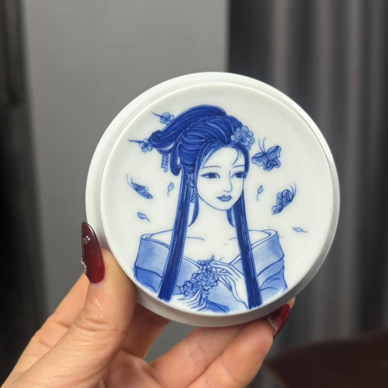 有瑕疵美女杯盖置