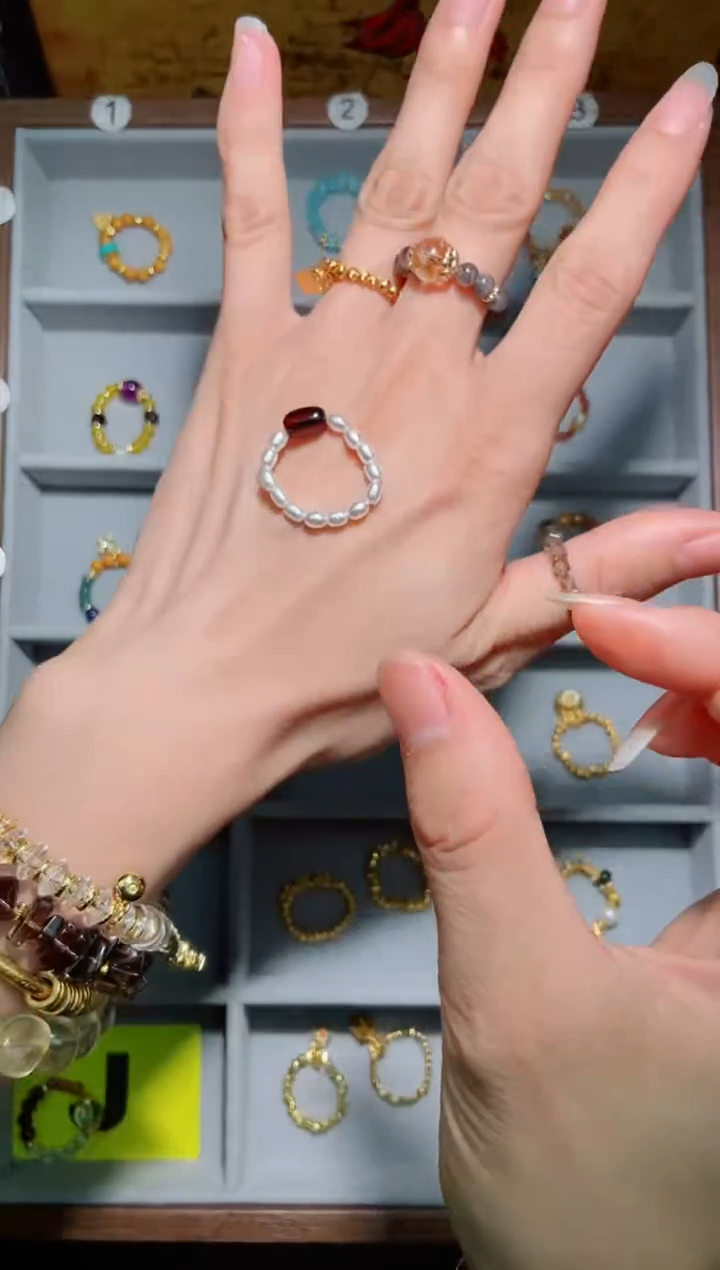 未镶嵌戒指水晶天女血珀