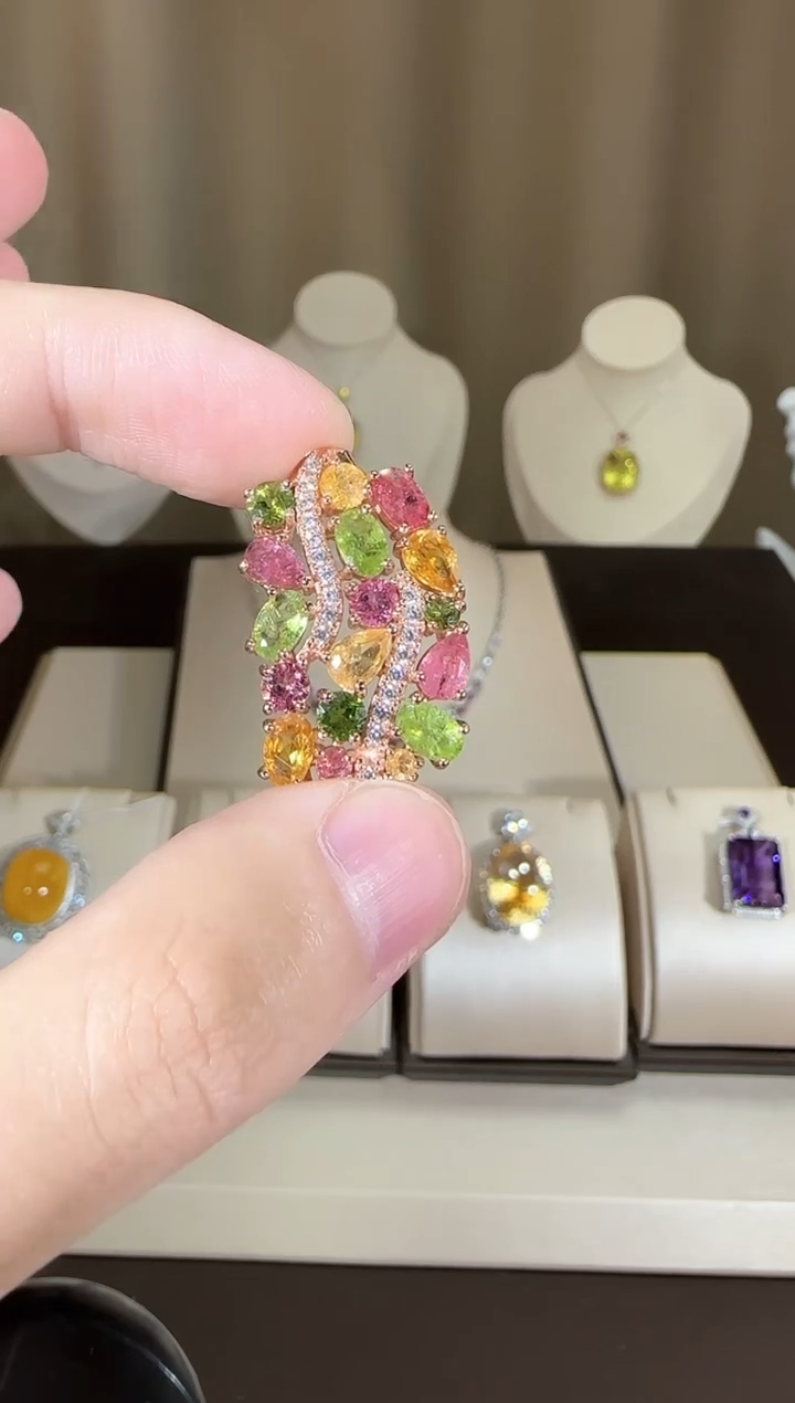 【闪购商品】碧玺颈饰银S925镶嵌18*2mm吊坠