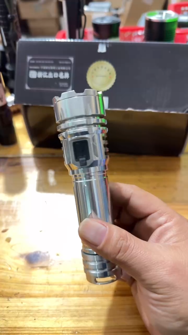 A780定焦手电V9带电池21700