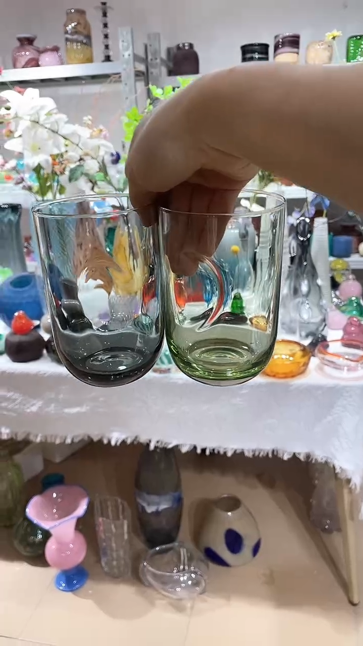 【闪购商品】水晶玻璃1灰1绿原色凹造型水杯