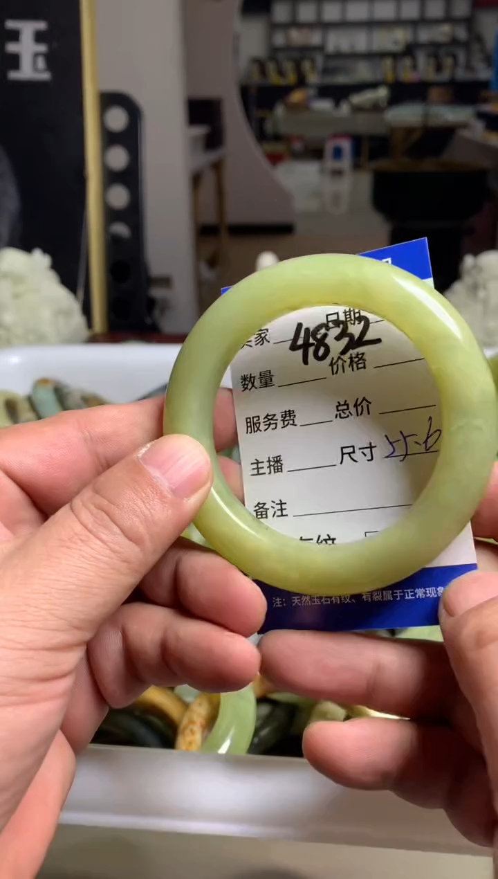 【闪购商品】蛇纹石玉手镯未镶嵌4832