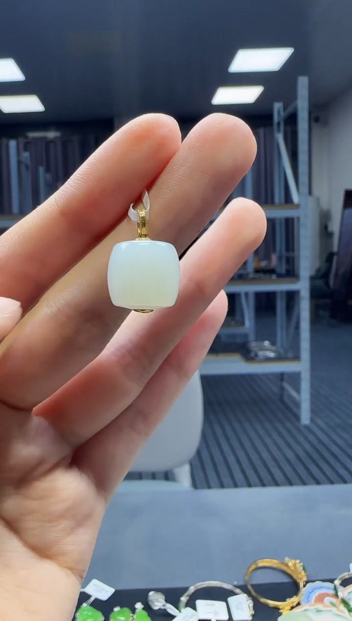 和田玉18K金镶嵌挂件1