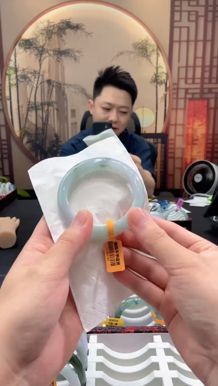 翡翠手镯未镶嵌000024619