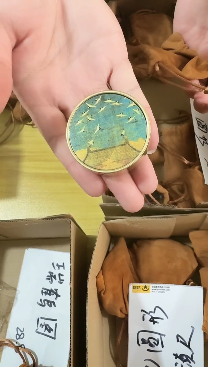 黄铜瑞鹤图圆形镇纸1个