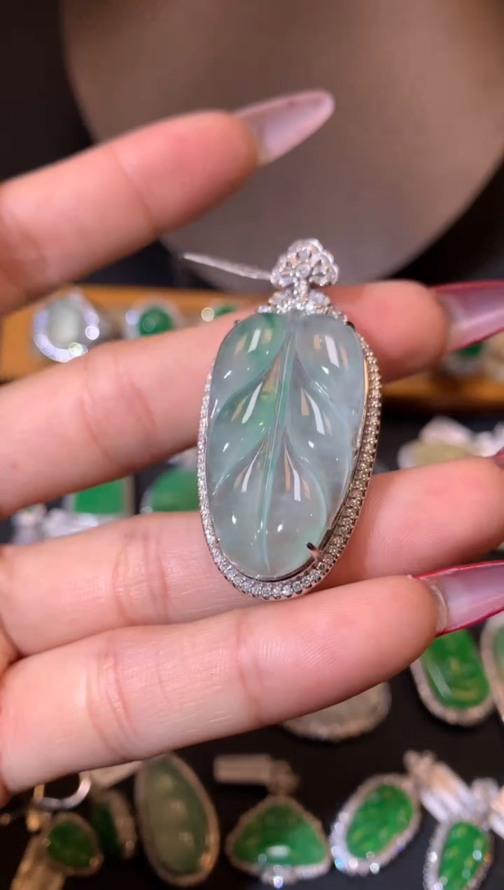 【闪购商品】翡翠吊坠(不含链)18K金镶嵌吊坠