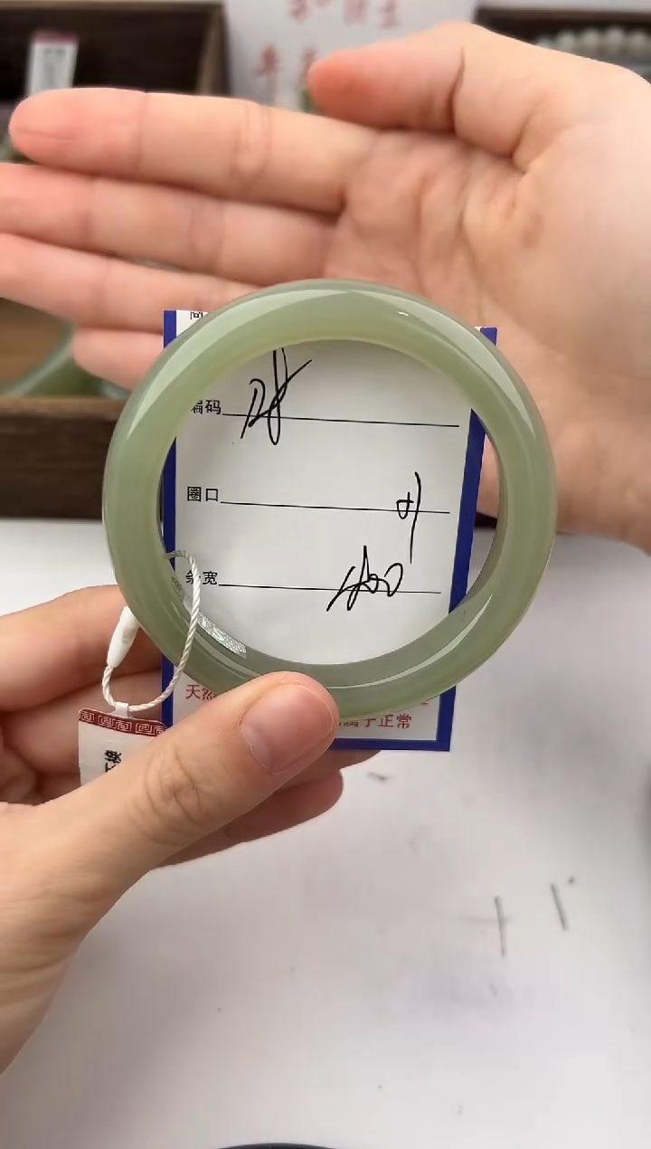 未镶嵌手镯和田玉128颜色微差无瑕疵