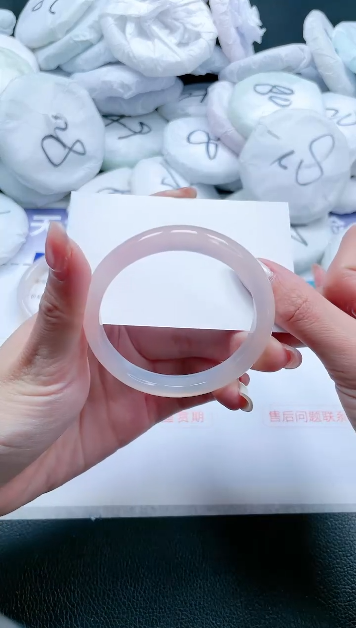 【闪购商品】石英质玉手镯未镶嵌17J137-53