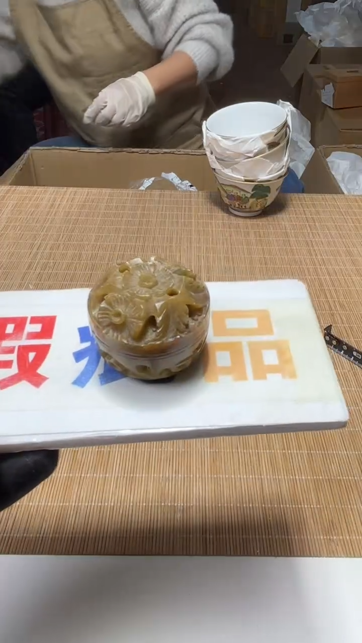 赤****圈中古货品默认微瑕