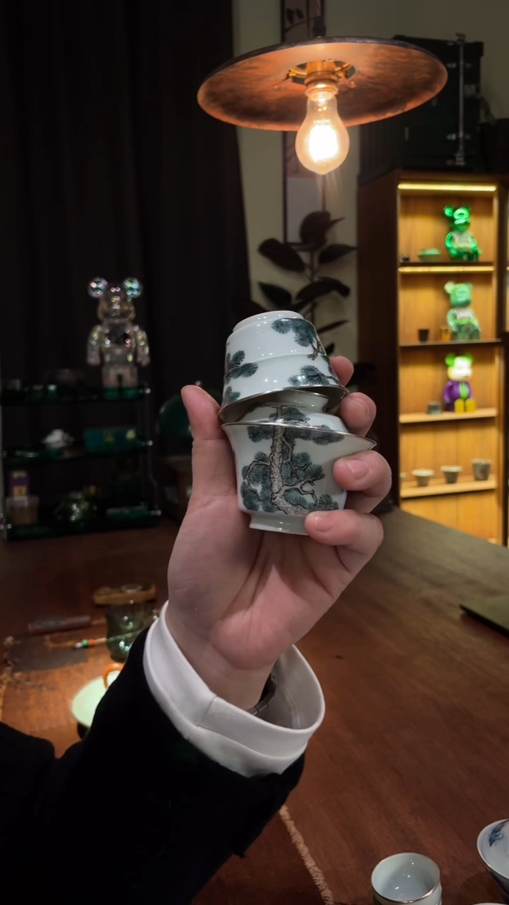 包银细松树盖碗加小杯