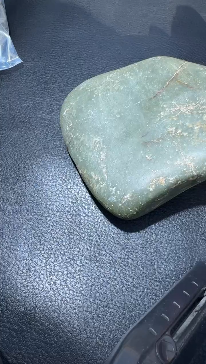 未镶嵌和田玉（糖玉）挂件和田玉