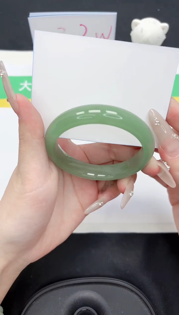 【闪购商品】石英质玉手镯未镶嵌97-56.3