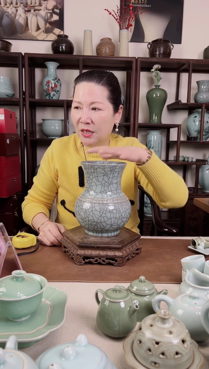 【闪购商品】杯纯手工 哥窑 旋纹撇口瓶B