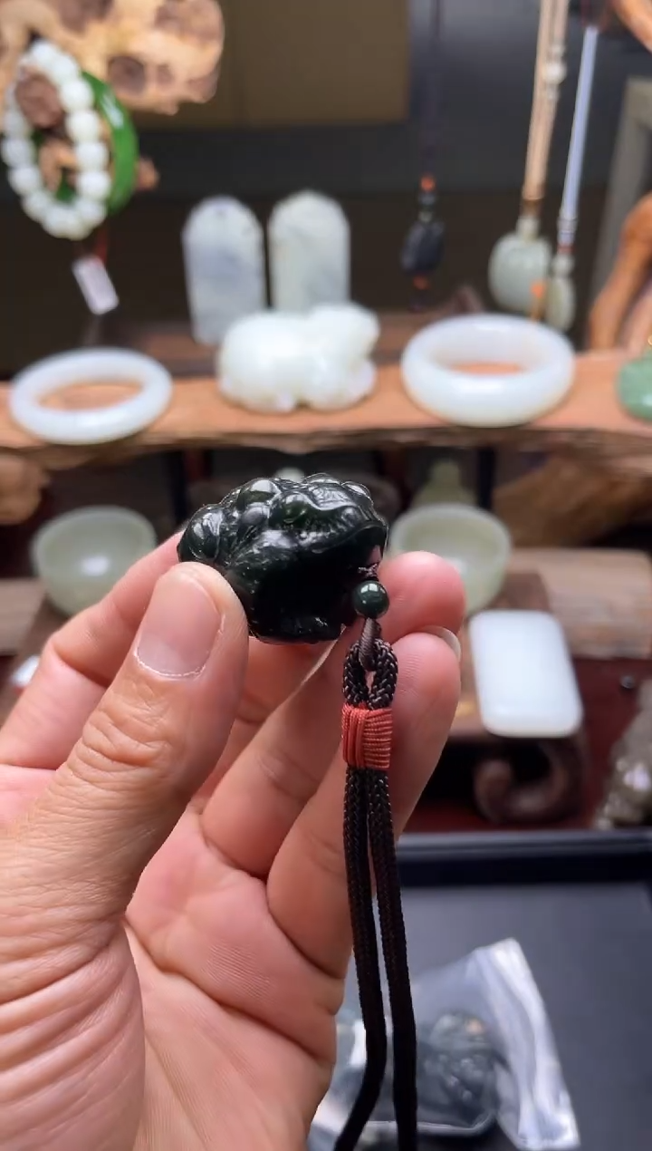 【闪购商品】和田玉手把未镶嵌青海黑青 金蟾 多样性发一