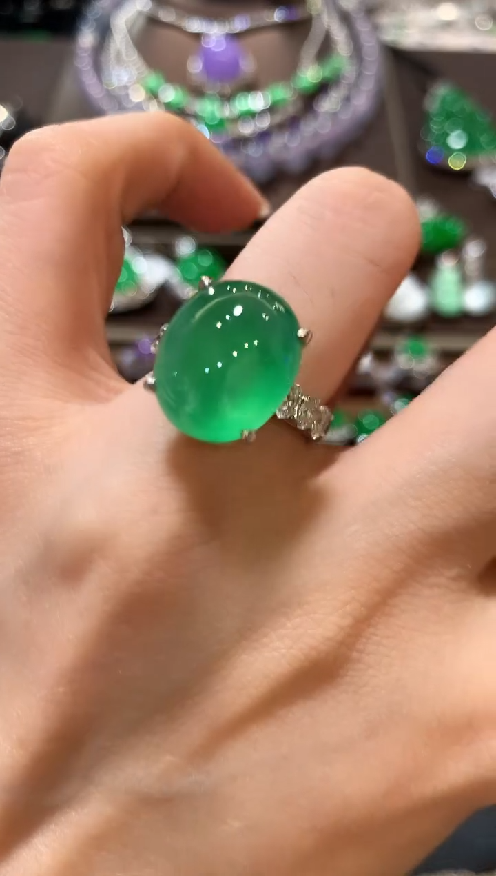 18K金镶嵌戒指翡翠黛**️z62