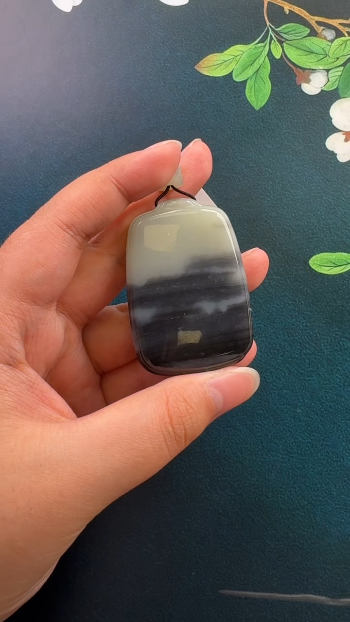 颈饰未镶嵌和田玉吊坠