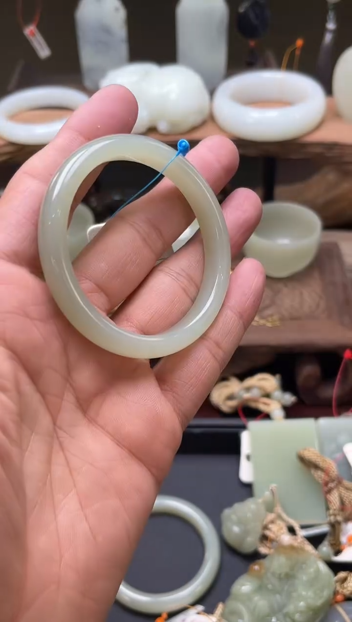 【闪购商品】和田玉手镯未镶嵌且末青白手镯54圈9006960